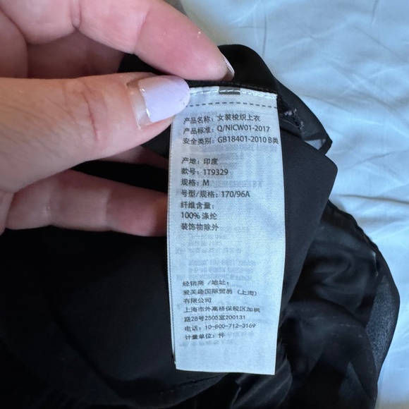 Abercrombie & Fitch Black Flowy Blouse - Picture 8 of 8